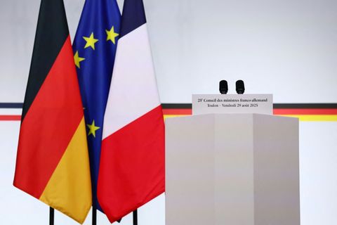 Deutsche und französische Flagge