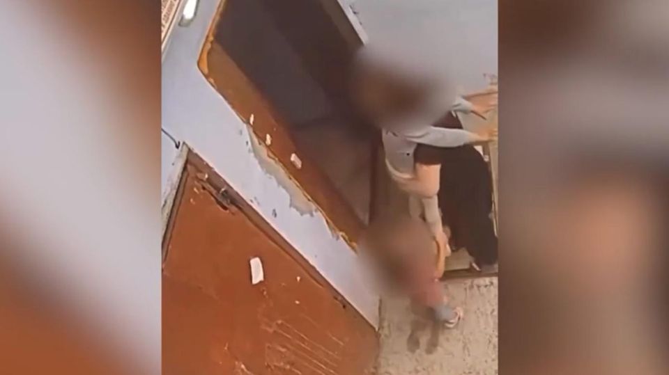 Mann entführt Mädchen – Bruder schreit Hilfe herbei