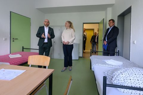Minister Wilke will Migranten die Möglichkeit geben, ihre Bleibeperspektive aktiv zu verbessern. Foto: Patrick Pleul/dpa