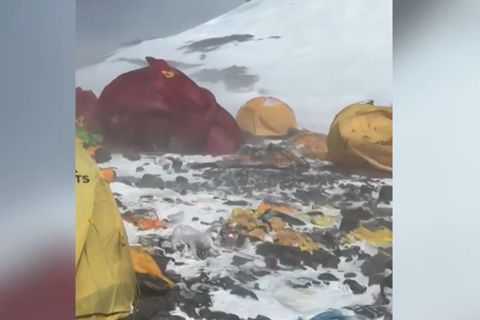 Höchstes Camp vor Mount-Everest-Gipfel versinkt im Müll