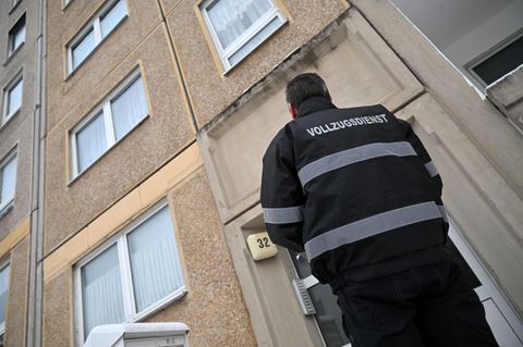 In Uniform gegen Sozialmissbrauch: ein Mitarbeiter des Vollzugsdienstes in Nordhausen