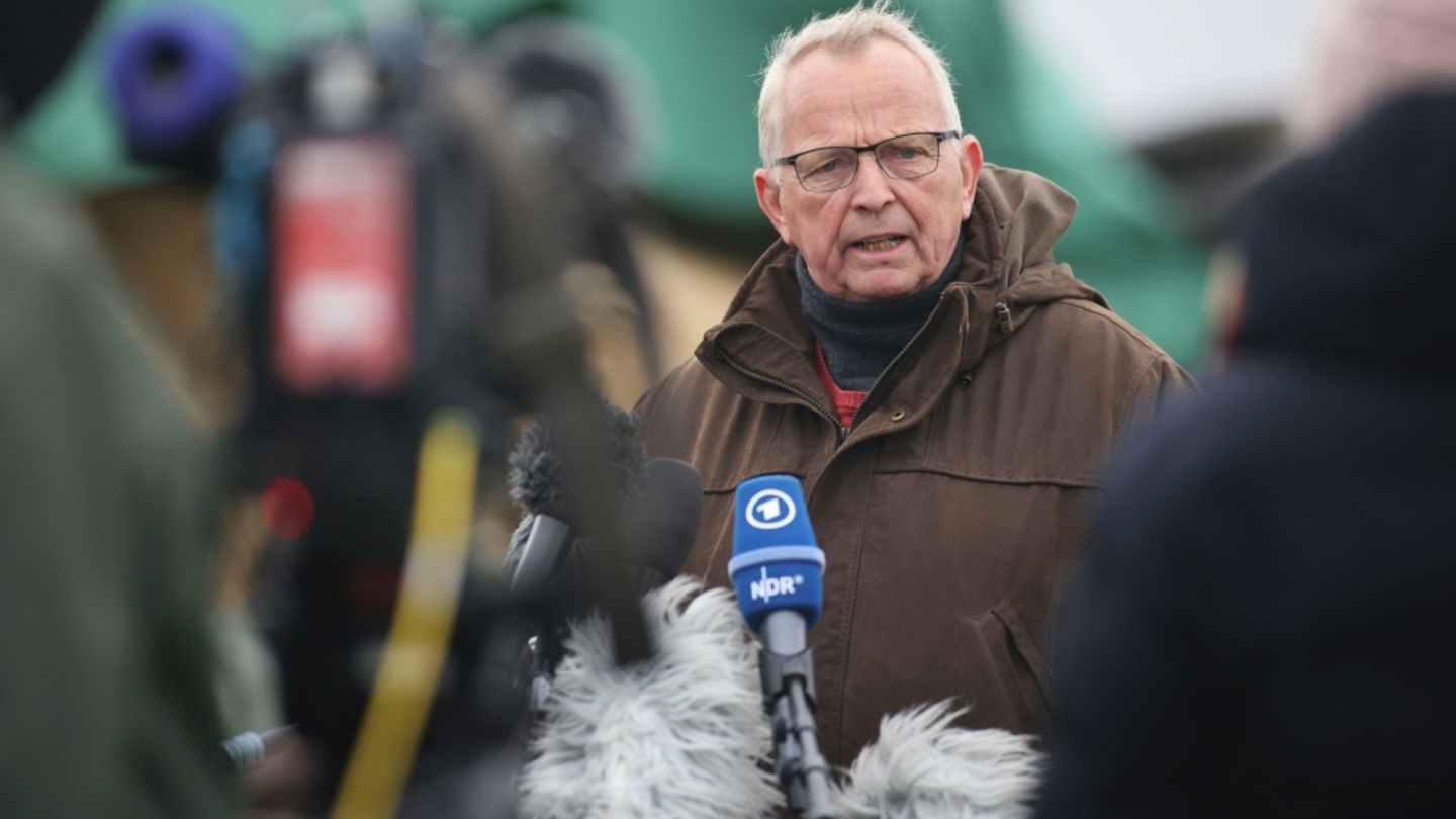 Verendeter Buckelwal Timmy wird am Donnerstagnachmittag obduziert