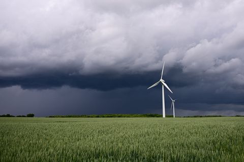 Die ersten Gewitter haben Niedersachsen erreicht. Foto: Julian Stratenschulte/dpa