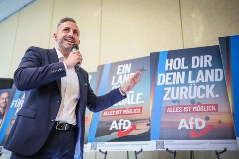 Spitzenkandidat Ulrich Siegmund will erster AfD-Ministerpräsident werden. Foto: Ronny Hartmann/dpa