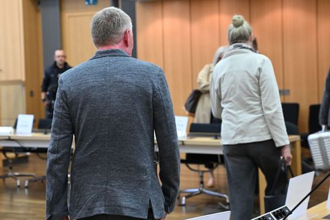 Zum Prozessauftakt vor dem Landgericht Braunschweig benötigte der Staatsanwalt rund zwei Stunden für die Verlesung der Vorwürfe.