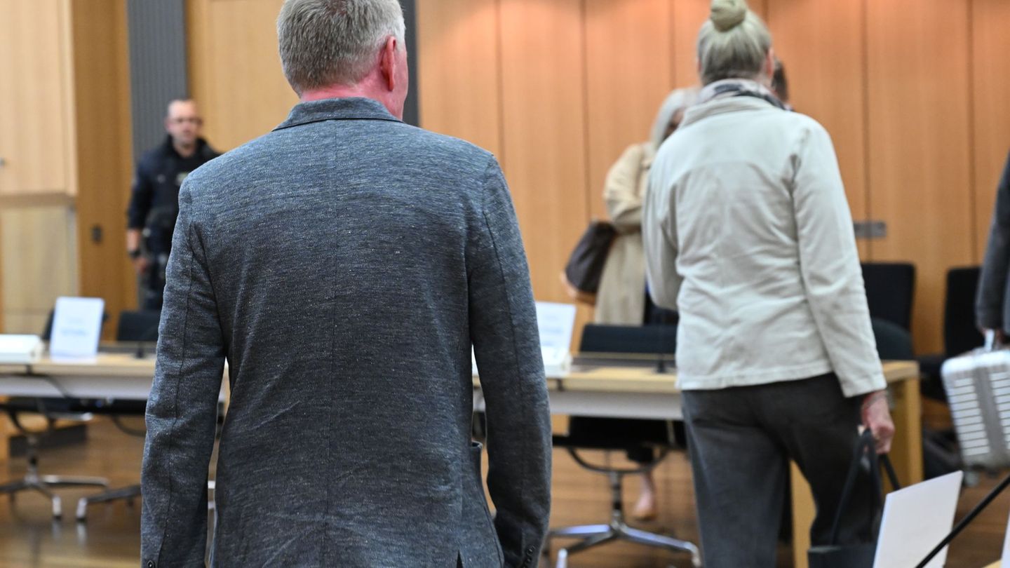 Zum Prozessauftakt vor dem Landgericht Braunschweig benötigte der Staatsanwalt rund zwei Stunden für die Verlesung der Vorwürfe.