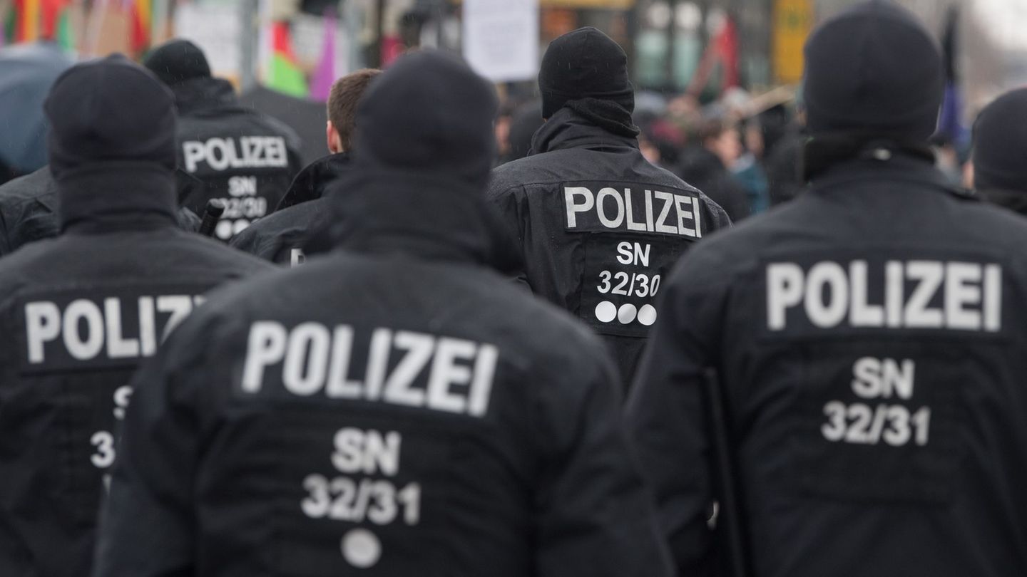 Sachsens Minderheitsregierung will die Befugnisse der Polizei neu regeln. Um das Gesetz im Landtag durchzubringen, haben sich CD