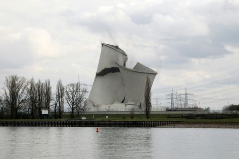Abriss von Kühlturm in Biblis 2023