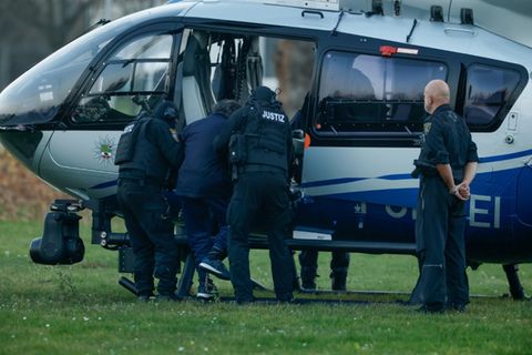 A. wird im Dezember zu Polizeihubschrauber gebracht