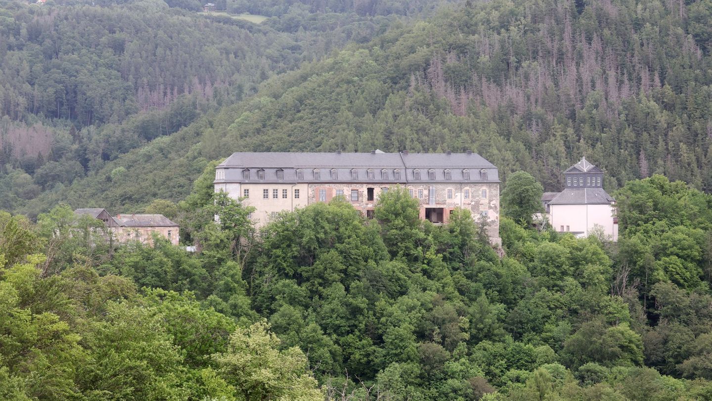 Weiterer Schritt bei der Sanierung von Schloss Schwarzburg in Ostthüringen. Foto: Bodo Schackow/dpa