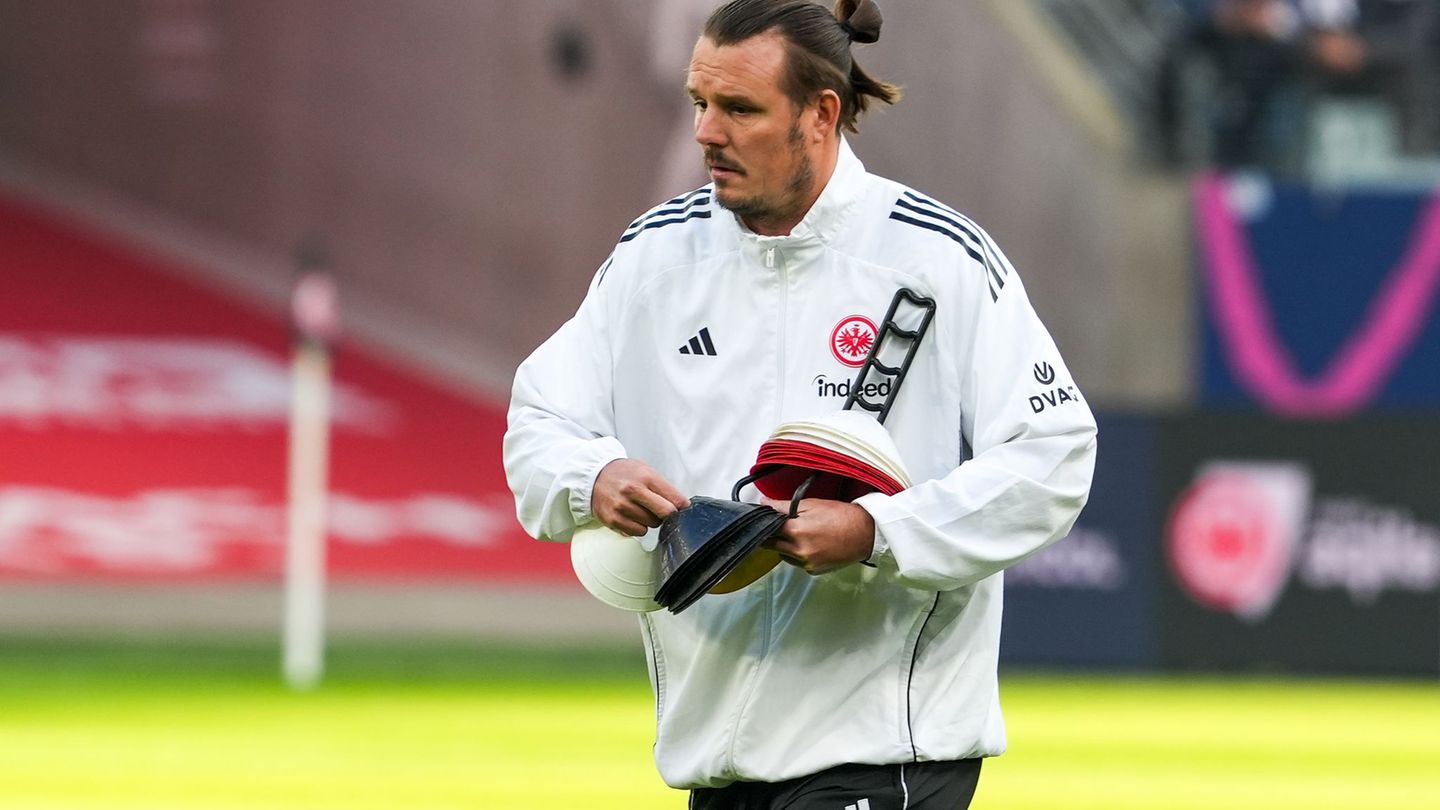 Alex Meier, bislang U19-Trainer von Eintracht Frankfurt, wird Assistent von Adi Hütter. (Archivbild) Foto: Marc Schüler/dpa