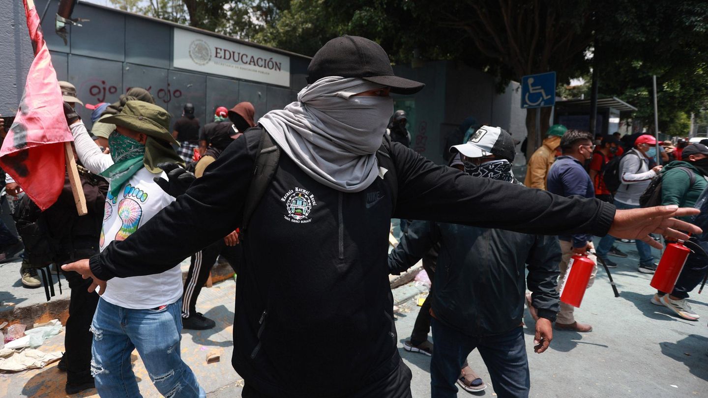 Newsblog zur Fußball-WM: Proteste in Mexiko-Stadt eskalieren vor WM-Start