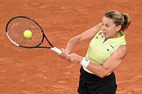 Maja Chwalinska bei einem Rückhandschlag. Foto: Emma Da Silva/AP/dpa