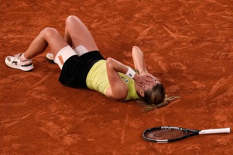 Von den Gefühlen überwältigt: Maja Chwalinska. Foto: Christophe Ena/AP/dpa