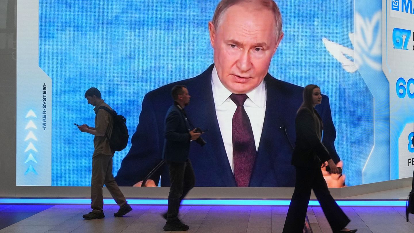 Kremlchef Wladimir Putin weist westliche Warnungen vor einem baldigen Überfall Moskaus auf ein Nato-Land als Unsinn zurück