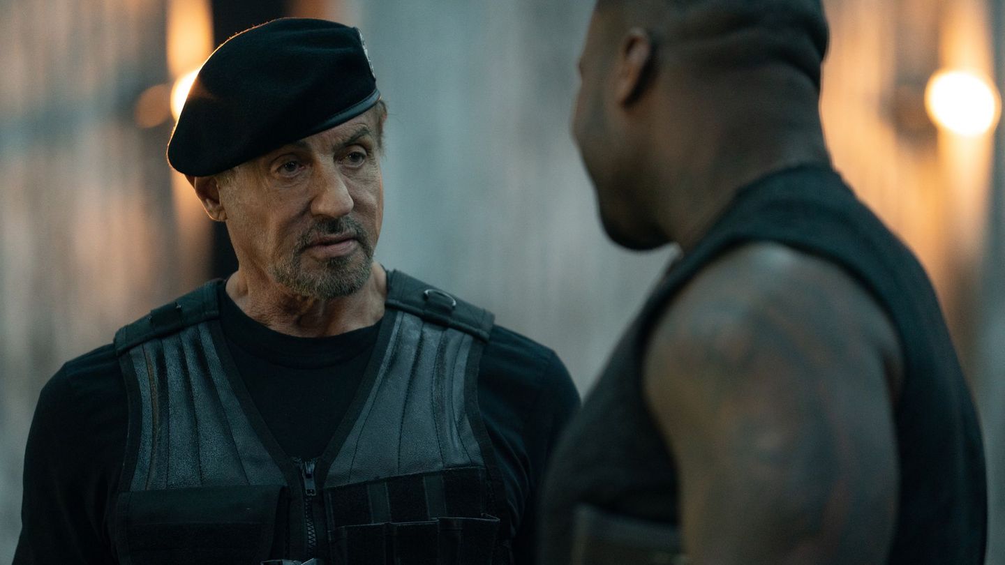 Actionveteran Sylvester Stallone (links) kehrt auch im vierten Teil der "Expendables"-Reihe als Barney "The Schizo" Ross zurück, um die Welt zu retten.