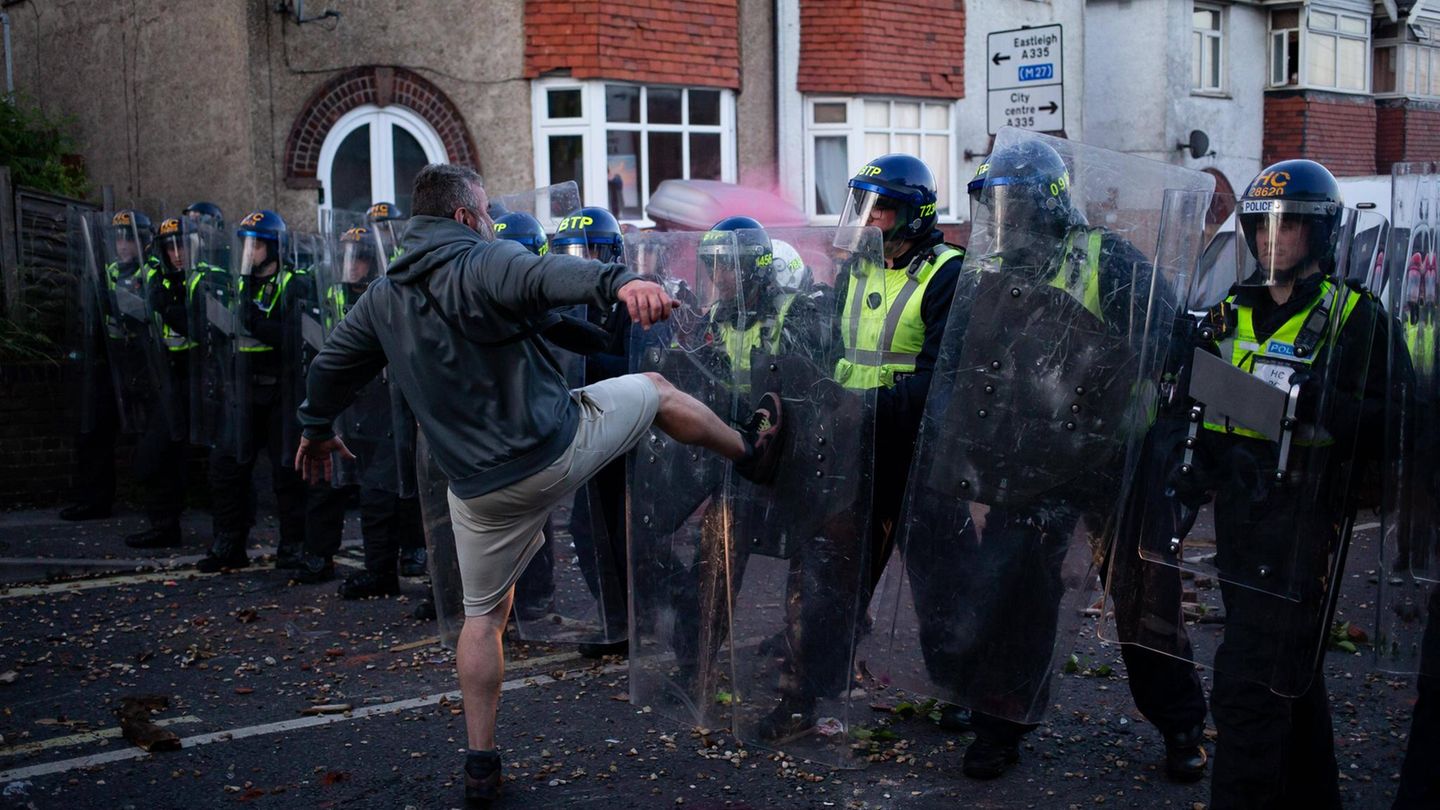 Angriffe auf Polizei nach Mord an Henry Nowak