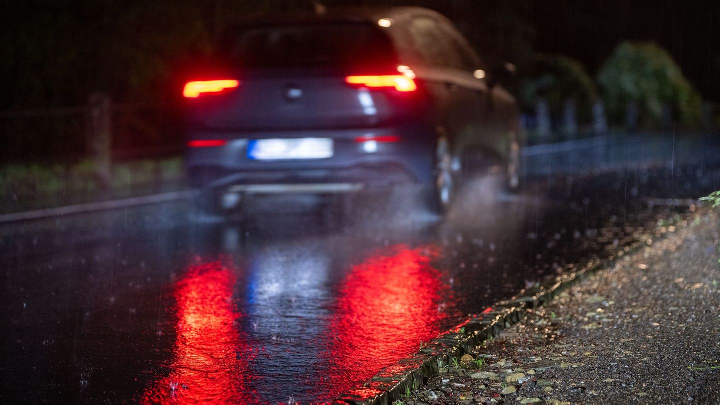 5 Personen wurden bei dem Unfall verletzt. (Symbolbild) Foto: Harald Tittel/dpa