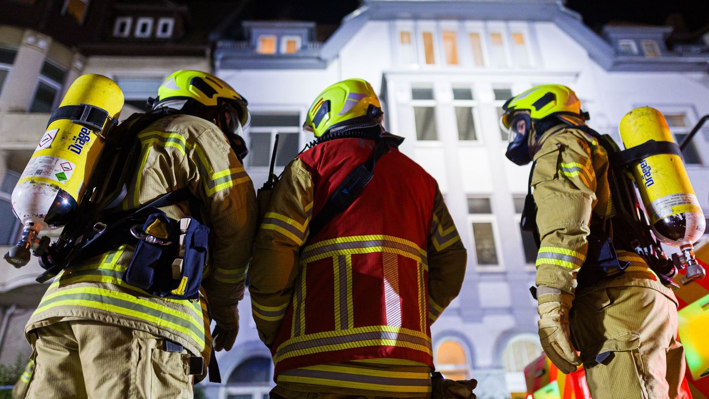 Fünf Personen wurden bei dem Brand verletzt. Foto: Moritz Frankenberg/dpa