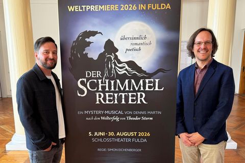 Nach Erfolgen mit Stücken wie „Bonifatius“, „Die Päpstin“ und „Robin Hood“ wagen sich Komponist Dennis Martin (L) und Produzent