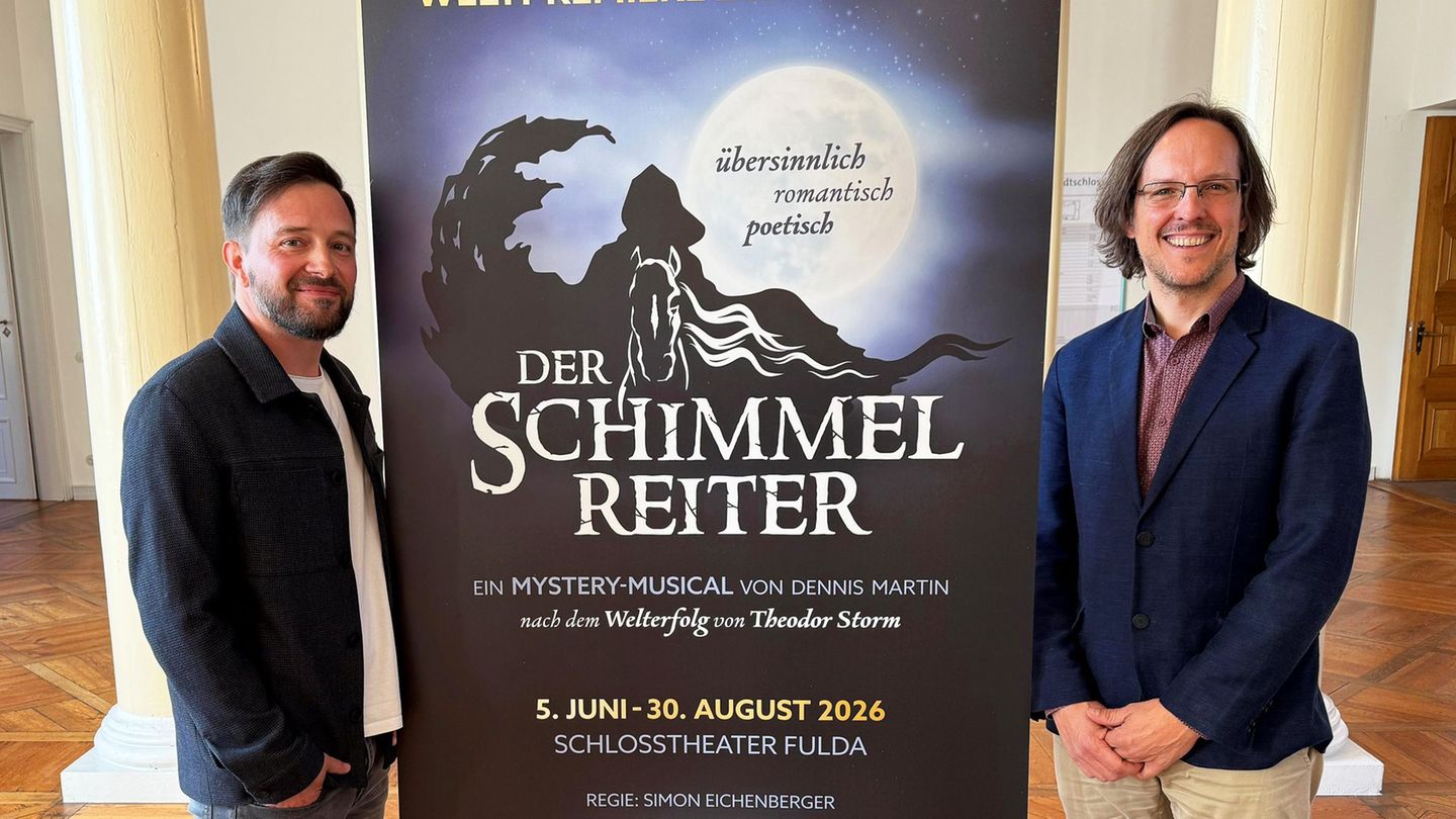 Nach Erfolgen mit Stücken wie „Bonifatius“, „Die Päpstin“ und „Robin Hood“ wagen sich Komponist Dennis Martin (L) und Produzent