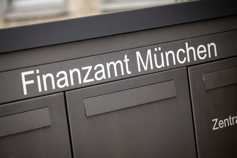 Generalsanierungsbedarf im Finanzamt München. (Archivbild) Foto: Peter Kneffel/dpa