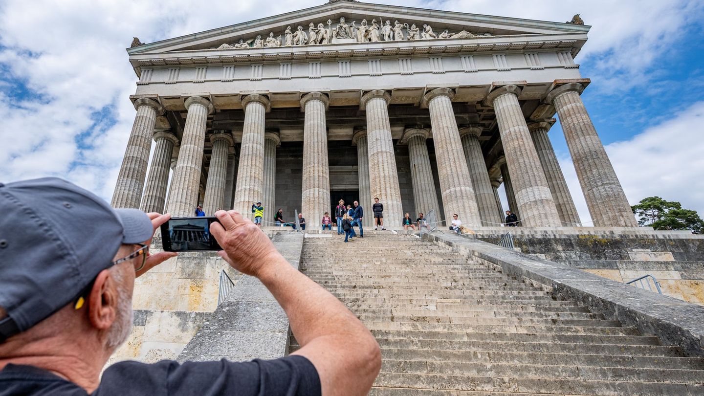 Die Walhalla ist ein beliebtes Ausflugsziel. Foto: Armin Weigel/dpa
