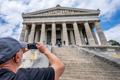 Die Walhalla ist ein beliebtes Ausflugsziel. Foto: Armin Weigel/dpa