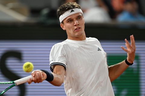 Jakub Mensik steht erstmals in einem Grand-Slam-Halbfinale - und fordert Alexander Zverev. Foto: Emma Da Silva/AP/dpa