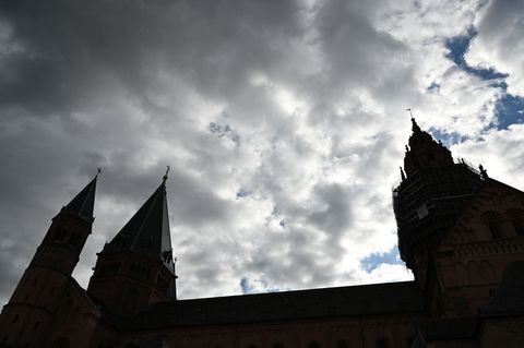 Die Temperaturen erreichen am Wochenende maximal 17 bis 22 Grad. (Symbolbild) Foto: Arne Dedert/dpa