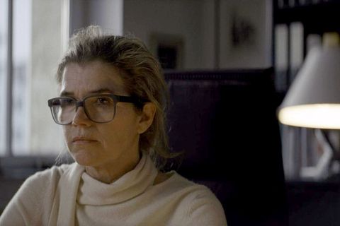 Nicht nur komödiantisch unterwegs: Anke Engelke spielt die Anwältin Kreber, die Bruno 50.000 Euro für die Behandlung eines an Leukämie erkrankten Mafioso bietet.