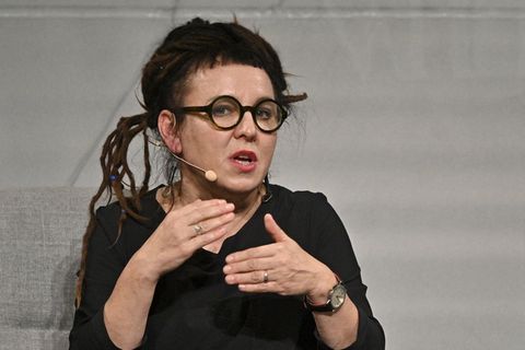 Olga Tokarczuk hat darüber gesprochen, wie sehr ihr die KI mittlerweile beim Schreiben hilft - und damit einen Aufschrei produzi
