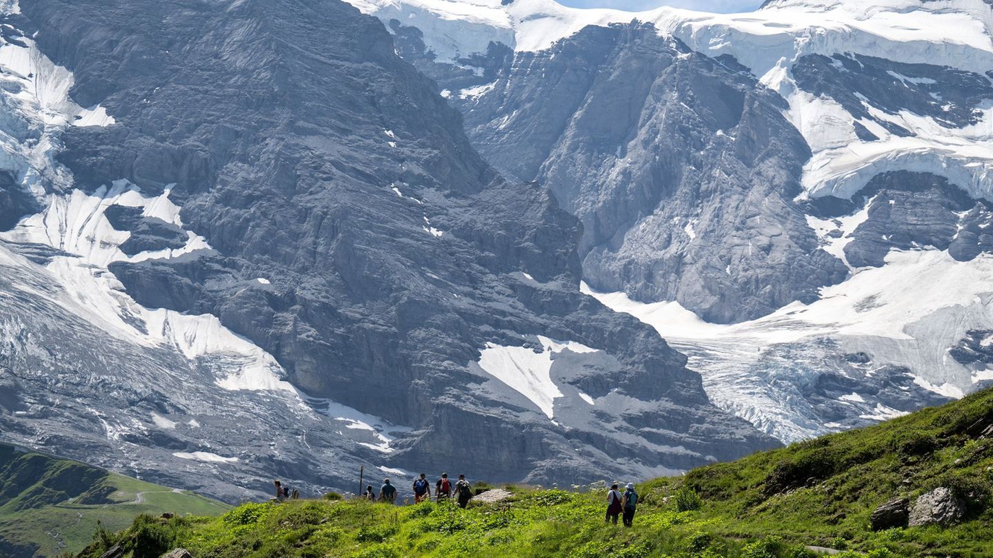 Die vermisste Wanderin wurde in den Schweizer Alpen tot aufgefunden. (Symbolbild) Foto: Peter Schneider/KEYSTONE/dpa