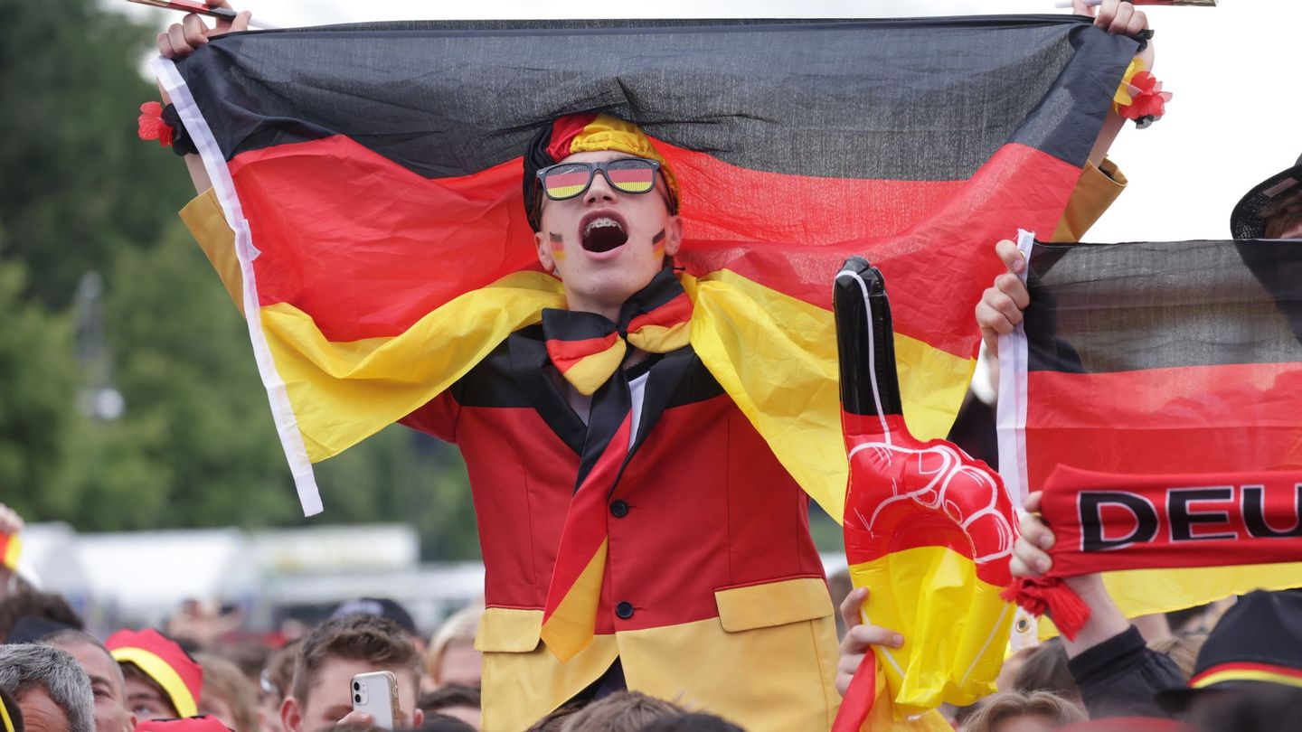 Bei der EURO 2024 war einmal mehr Berlin das Epizentrum deutscher Fanfreude. Diesmal, bei der WM 2026, wird alles ein wenig kleiner ausfallen. Auch wenn Public Viewing in Deutschland grundsätzlich stattfinden wird.