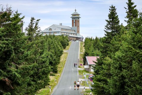 Deutsche Urlauberinnen und Urlauber kommen gern ins Erzgebirge. (Archivbild) Foto: Jan Woitas/dpa