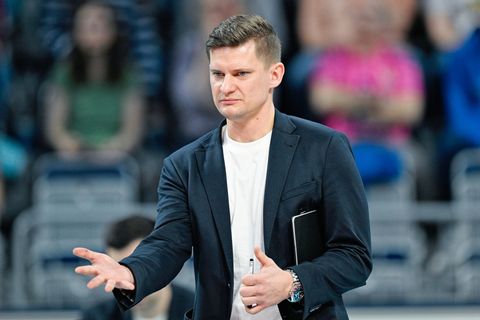 Bekommt einen neuen Regisseur: VfB-Trainer Adam Swaczyna. (Archivbild) Foto: Uwe Anspach/dpa