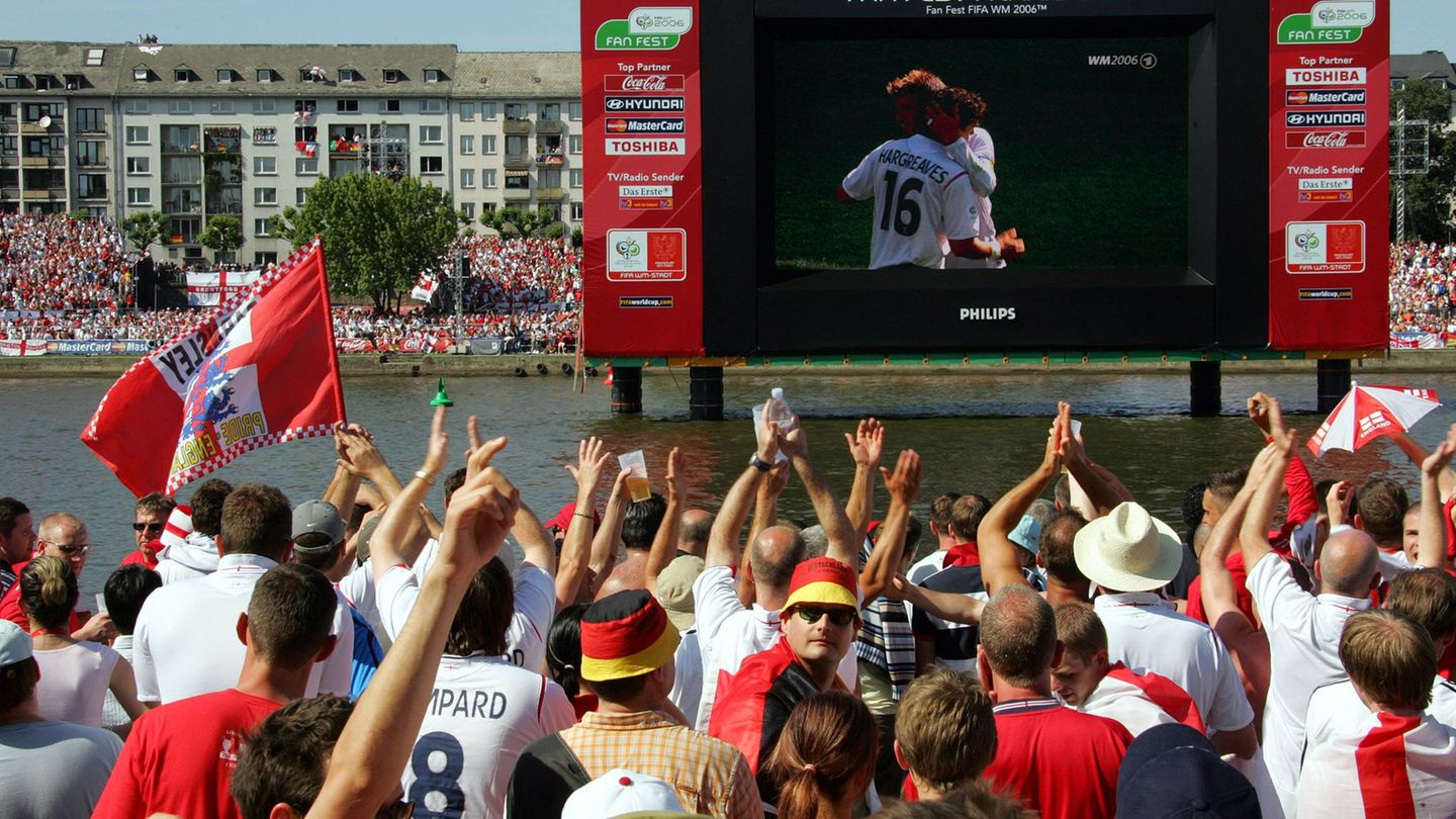 Die englischen Fans sorgten für gute Stimmung in der Mainmetropole. Foto: Uwe Zucchi/dpa