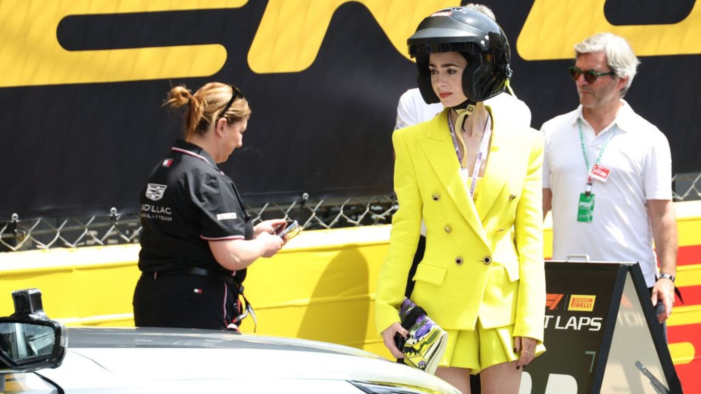 Lily Collins schaut sich als Emily in „Emily in Paris“ die Formel 1 in Monaco genauer an.