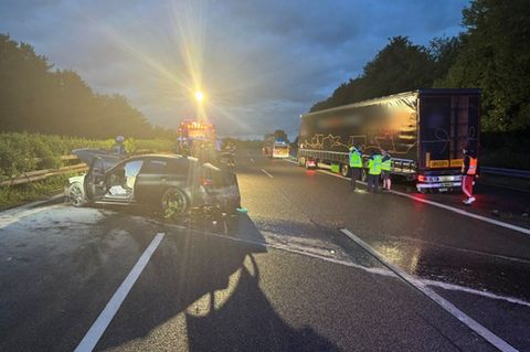 Aufgrund der mehrstündigen Sperrung kam es zu Staus. Foto: --/Freiwillige Feuerwehr Ilsfeld/dpa