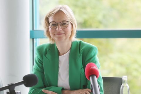Die Grundsteuer für Wohnimmobilien soll in Thüringen wieder sinken. Foto: Bodo Schackow/dpa