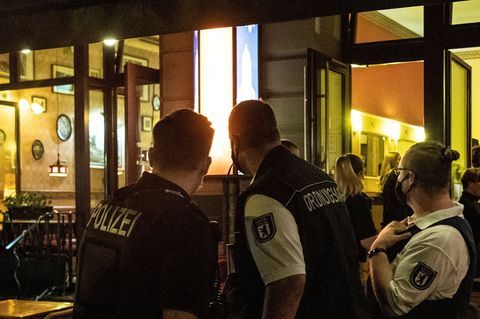 Die Polizei zählt im Jahr 2025 Hunderte Straftaten im Bereich der Clankriminalität. Zahlreiche Kontrollen sollen Ergebnisse brin