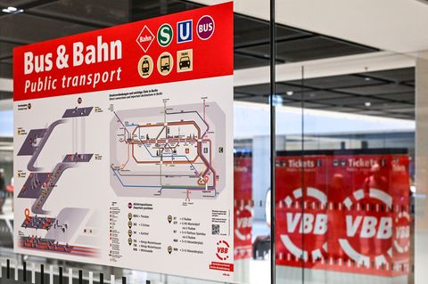 1,56 Milliarden Fahrgäste wurden 2025 in den Bussen und Bahnen im VBB gezählt. (Archivbild) Foto: Jens Kalaene/dpa