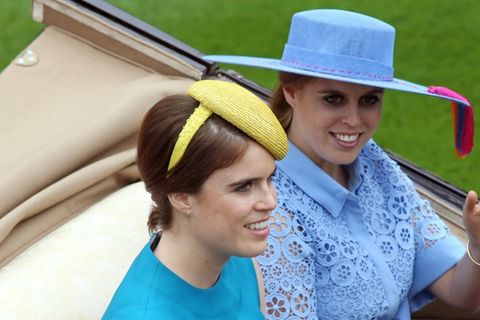 Prinzessin Eugenie (li.) und Schwester Beatrice beim Ascot Pferderennen 2019.