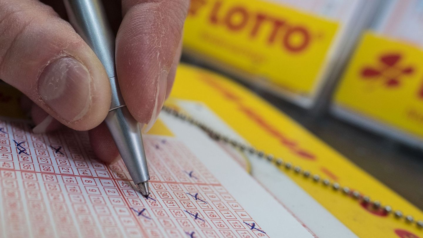 Ein Dauerspieler aus dem Landkreis Ostprignitz-Ruppin tippte am vergangenen Mittwoch sechs Richtige im Lotto. (Symbolbild) Foto: