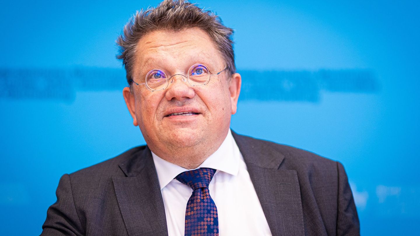 Niedersachsens Gesundheitsminister Philippi fordert grundlegende Änderungen an den Reformplänen zur Pflege. (Archivbild) Foto: M