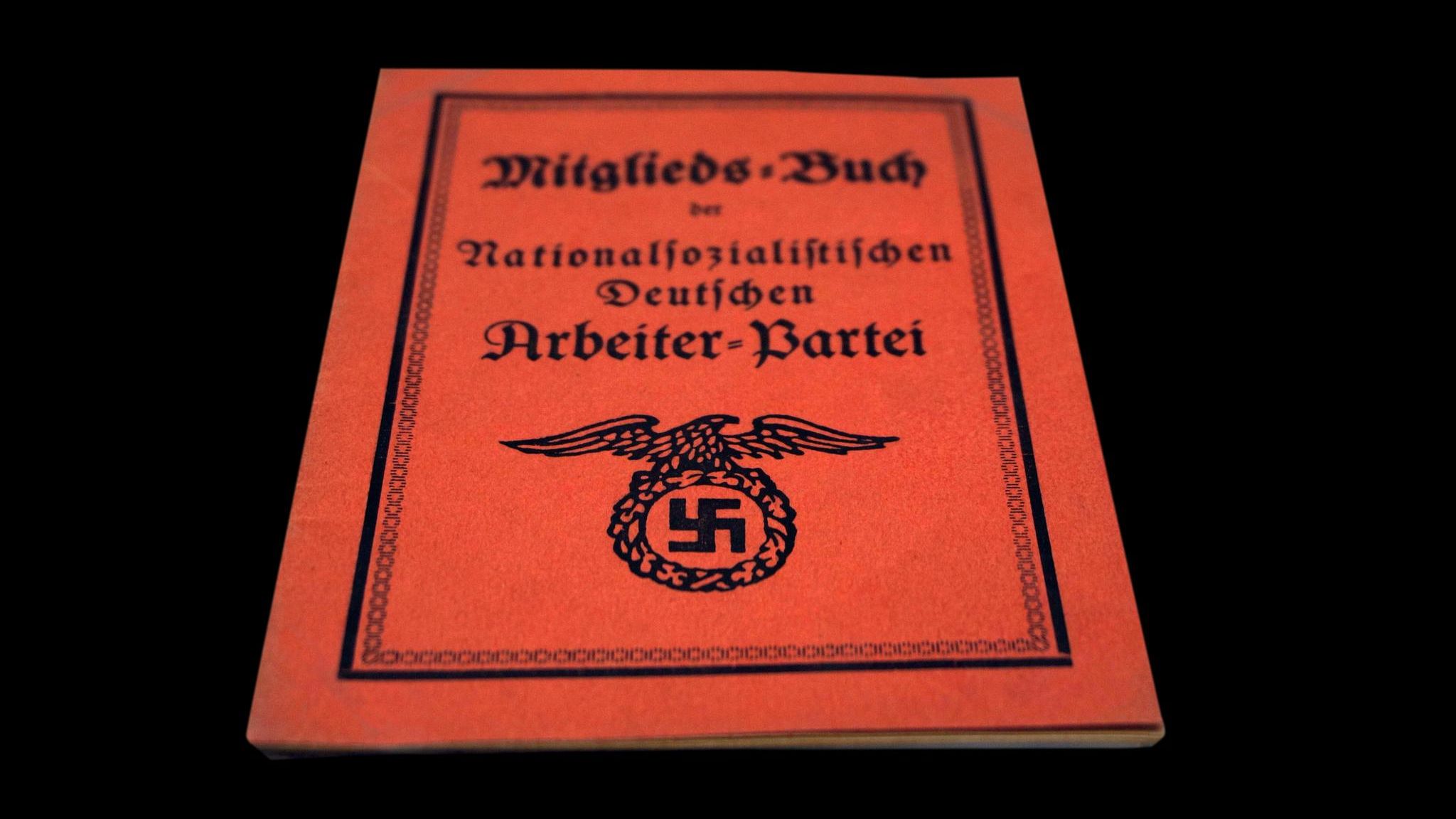 Mitgliedsbuch der NSDAP
