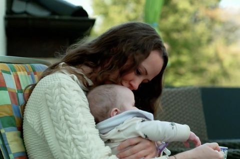 Eine Mutter mit ihrem Baby