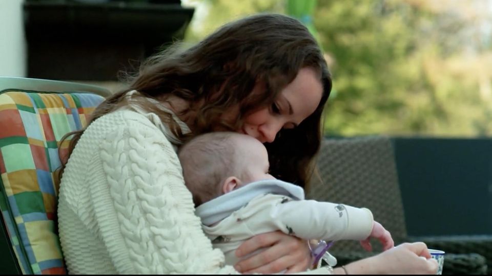 Eine Mutter mit ihrem Baby