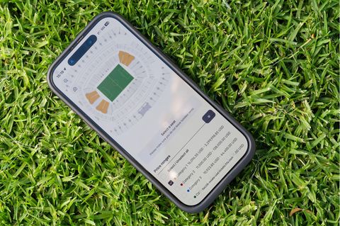 Die Ticket-Zweitmarktbörse der Fifa ist auf einem Smartphone-Bildschirm zu sehen