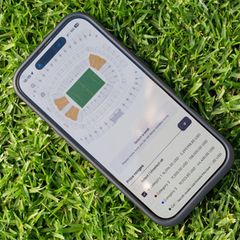 Die Ticket-Zweitmarktbörse der Fifa ist auf einem Smartphone-Bildschirm zu sehen